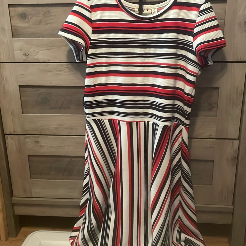 Kid pik XL size 14 girls black, red, and white dress knee length